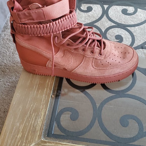 NIKE SF AIR FORCE 1- DUSTY PEACH - Picture 2 of 3